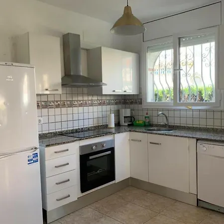 Casa Con Jardin Privado, Piscina Y Barbacoa En - Es-9-166